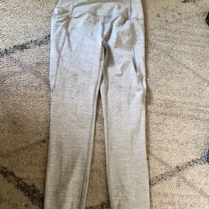 Workout leggings with side pockets